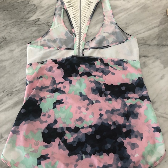 Lululemon Vent it Out Tank Top 4 - Picture 2 of 2